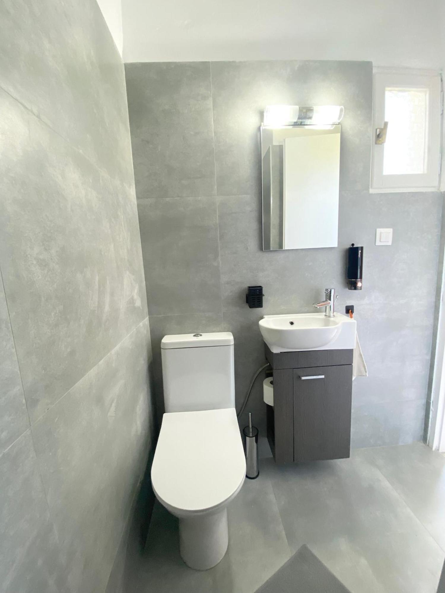 Navy Apartment With Mountain View &Private Parking Βάτος Εξωτερικό φωτογραφία